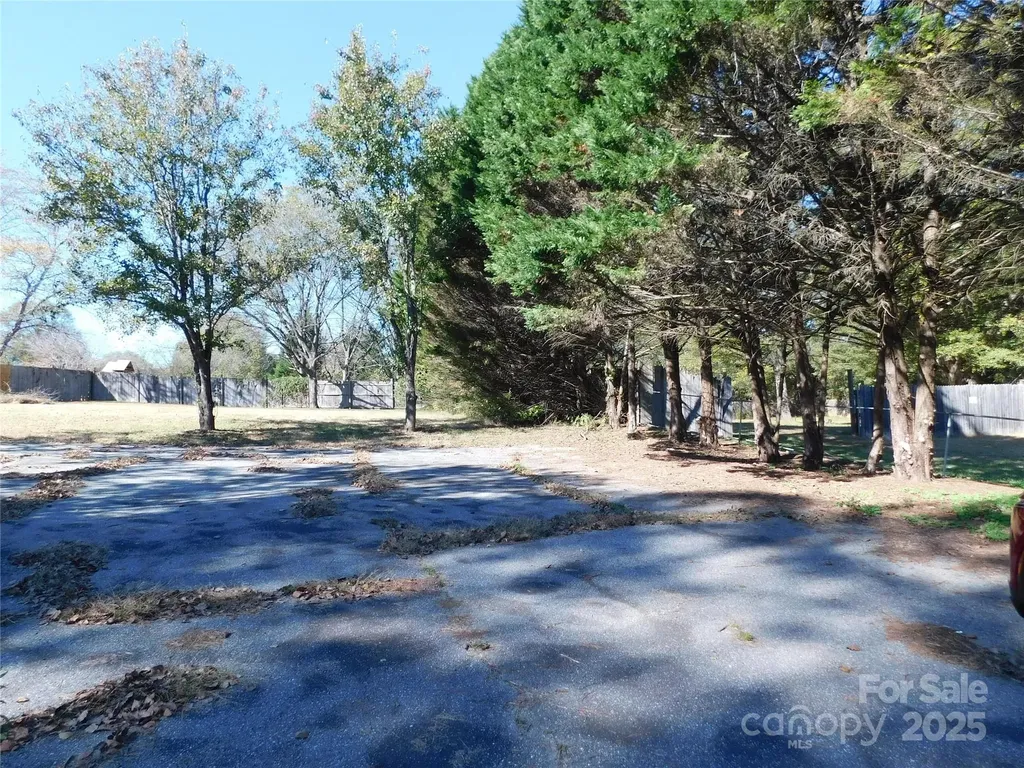944 W Hwy 150 Highway Lincolnton NC 28092