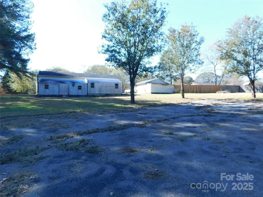 944 W Hwy 150 Highway Lincolnton NC 28092