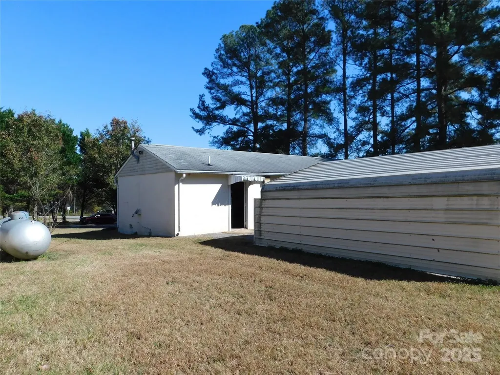 944 W Hwy 150 Highway Lincolnton NC 28092