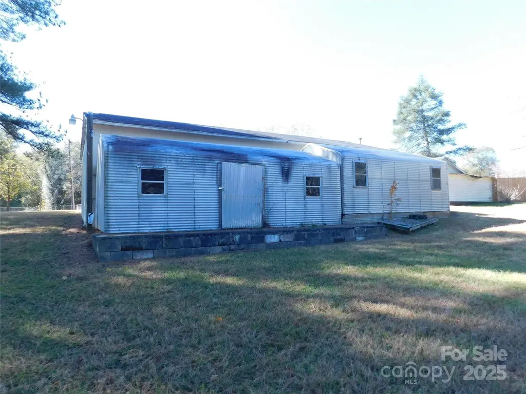 944 W Hwy 150 Highway Lincolnton NC 28092