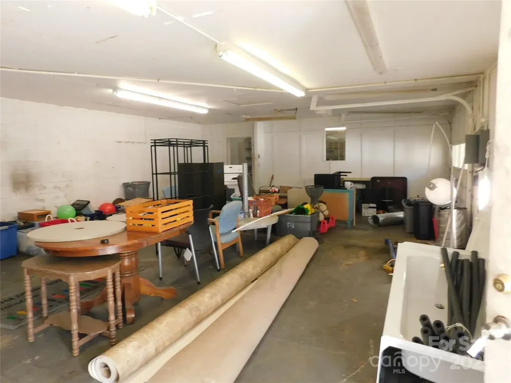 944 W Hwy 150 Highway Lincolnton NC 28092