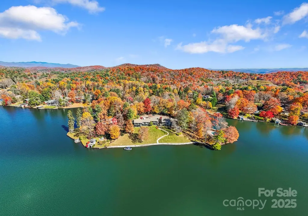 68 Toxaway Point Lake Toxaway NC 28747