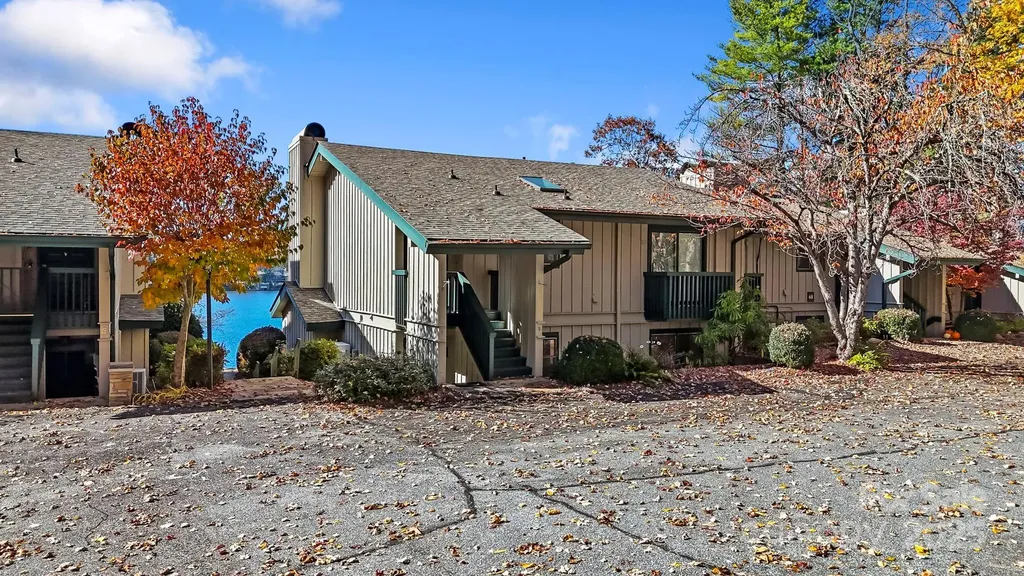 68 Toxaway Point Lake Toxaway NC 28747