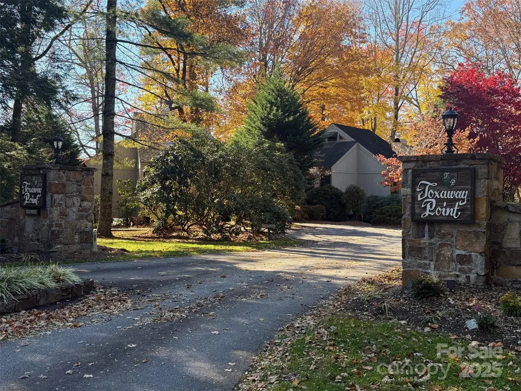 68 Toxaway Point Lake Toxaway NC 28747