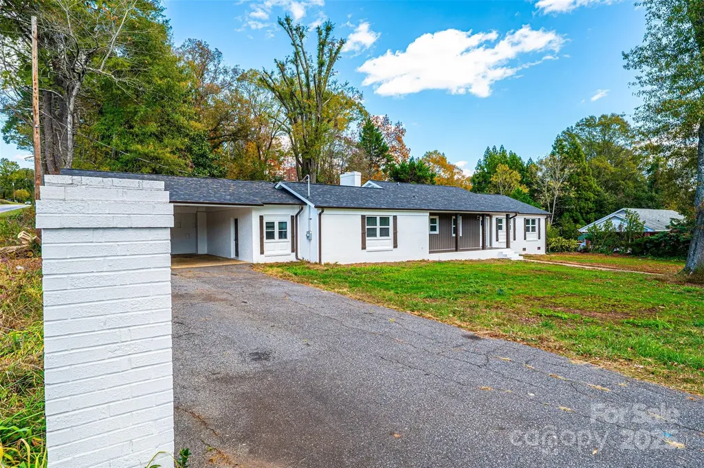 908 13th Street NW Conover NC 28613