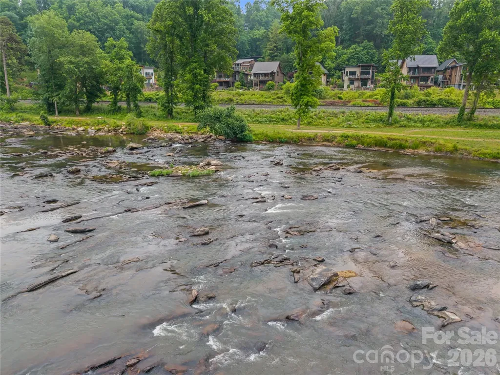 40 River Run Asheville NC 28804