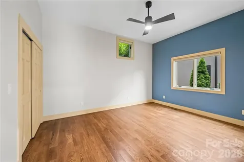 40 River Run Asheville NC 28804
