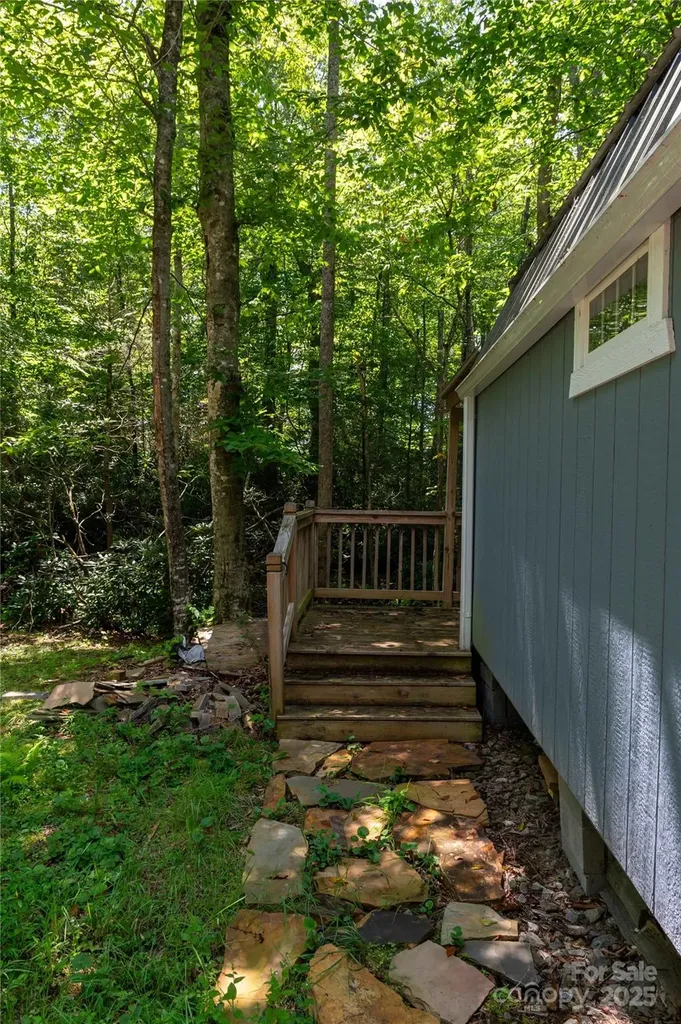 245 White Oak Creek Road Burnsville NC 28714