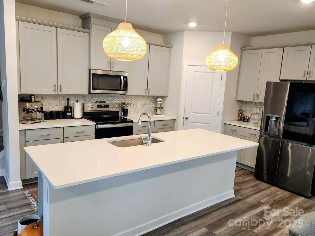 3873 County Down Avenue Kannapolis NC 28081