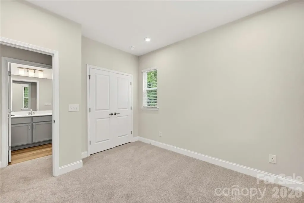 921 Archway Lane Charlotte NC 28217
