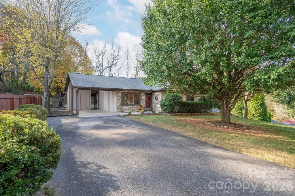 Candler NC, 24 Green Acres Drive