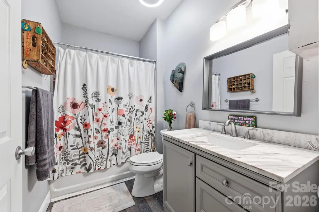600 Vista Lake Drive Candler NC 28715