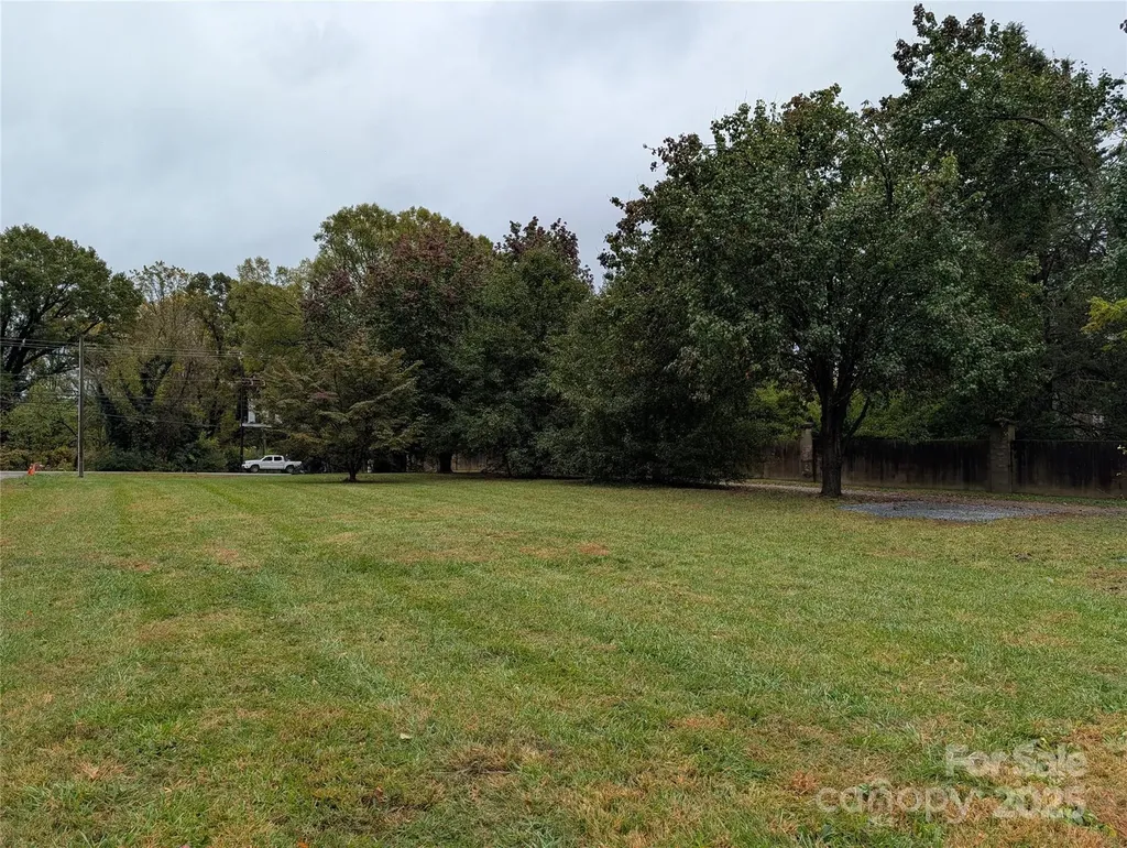 1332 Mecklenburg Highway Mooresville NC 28115