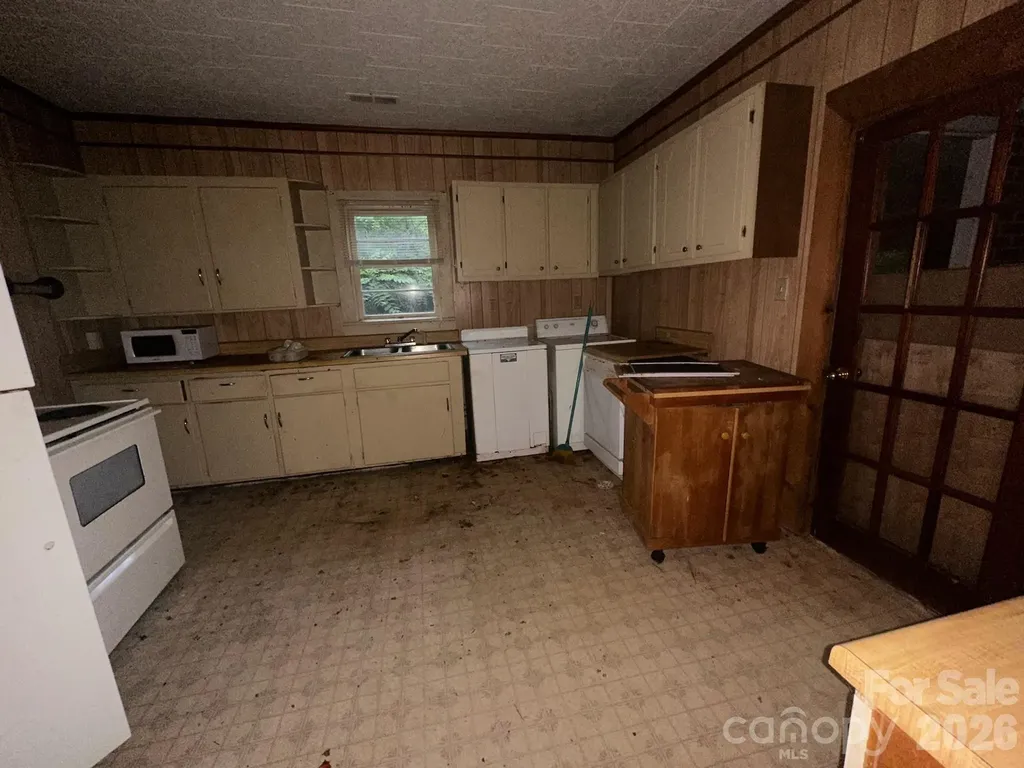 211 Luckadoo Road Bostic NC 28018