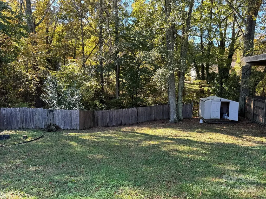 314 E Louisiana Avenue Bessemer City NC 28016