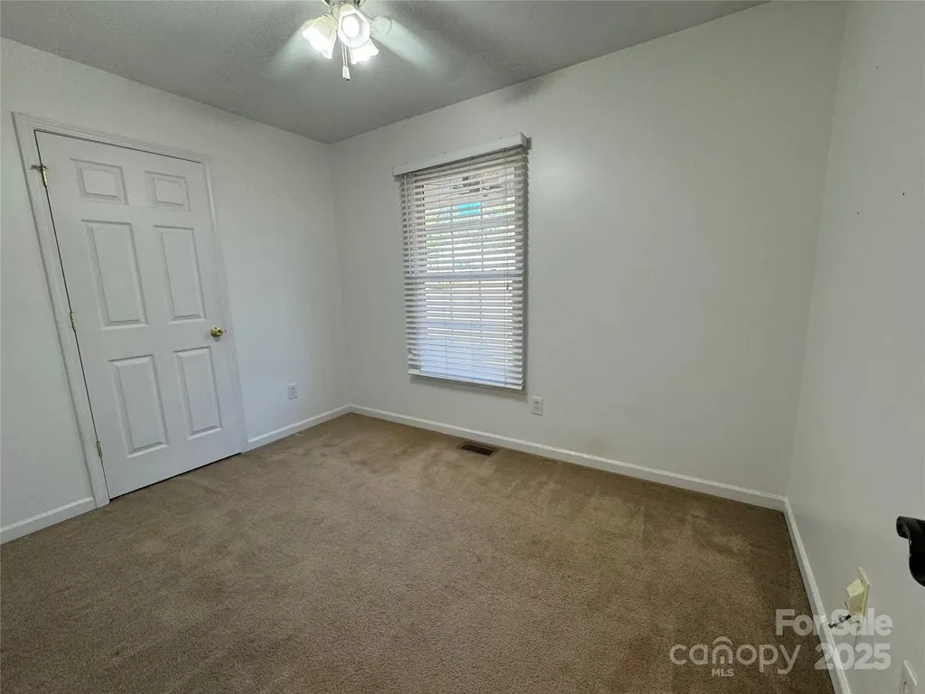 314 E Louisiana Avenue Bessemer City NC 28016