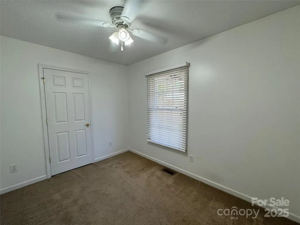 314 E Louisiana Avenue Bessemer City NC 28016