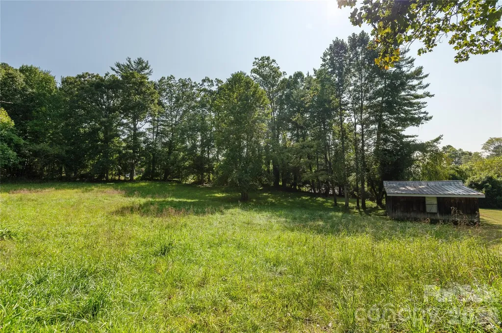 1925-A Windsor Drive Laurel Park NC 28739