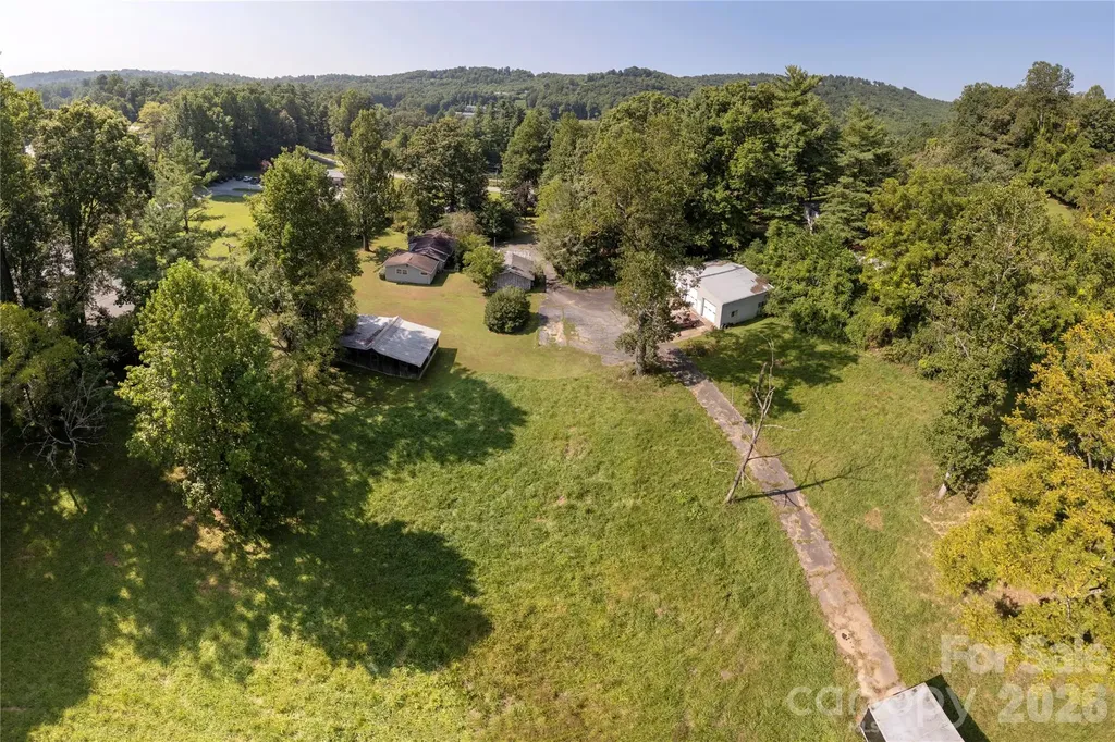 1925-A Windsor Drive Laurel Park NC 28739