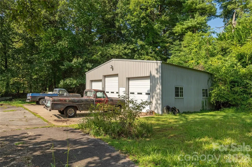 1925-A Windsor Drive Laurel Park NC 28739