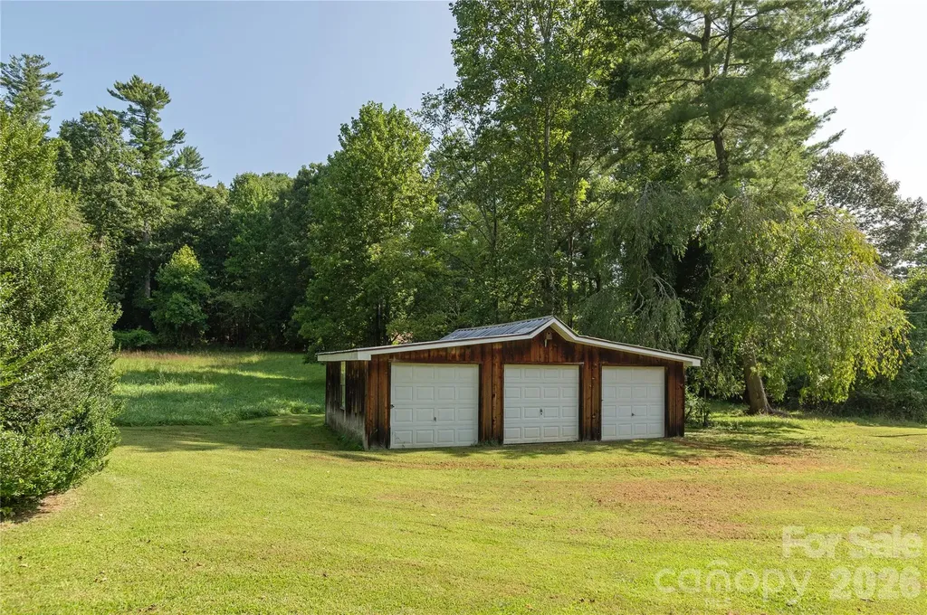1925-A Windsor Drive Laurel Park NC 28739