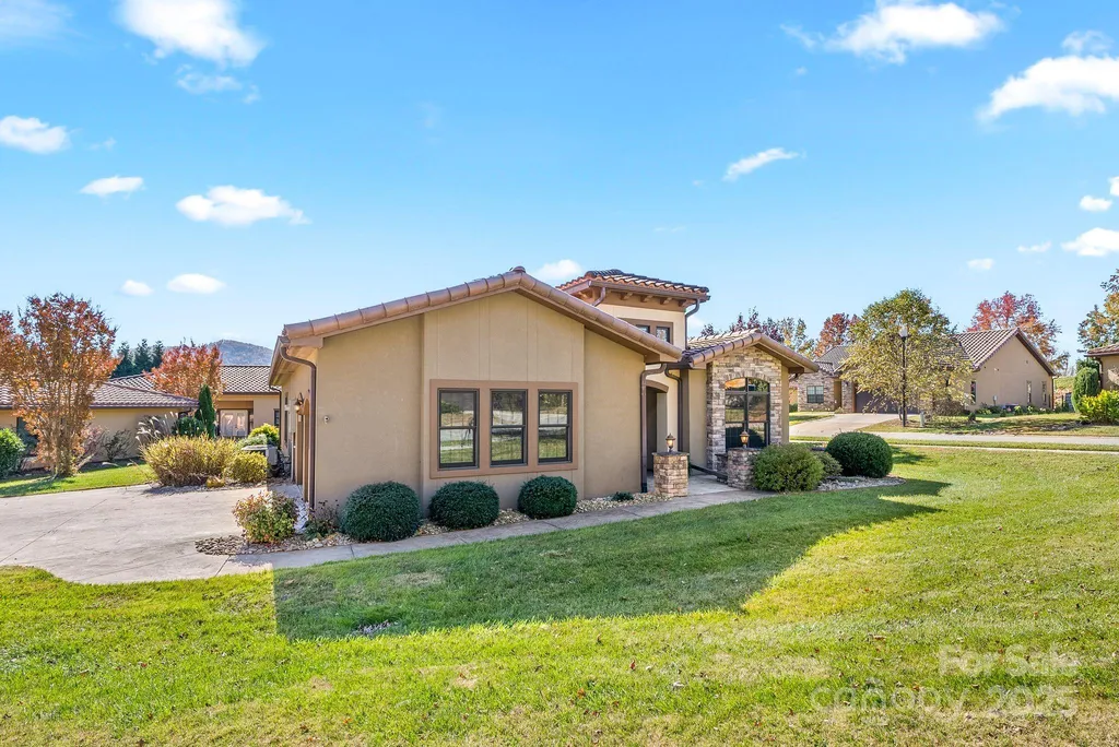 4 Pacifico Drive Asheville NC 28806