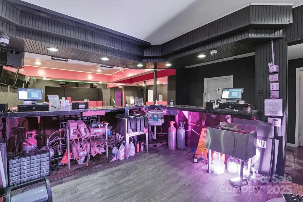 6711 Freedom Drive Charlotte NC 28214
