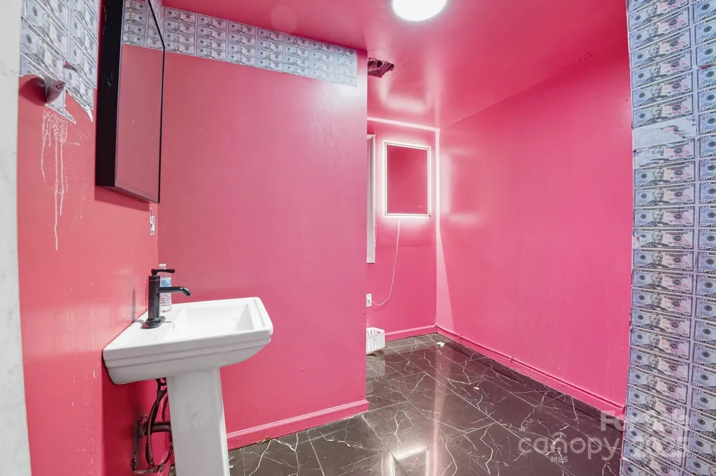 6711 Freedom Drive Charlotte NC 28214