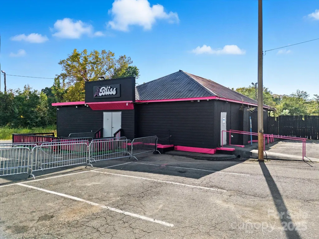 6711 Freedom Drive Charlotte NC 28214