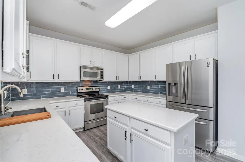 2823 Oakdale Pasture Drive Charlotte NC 28216