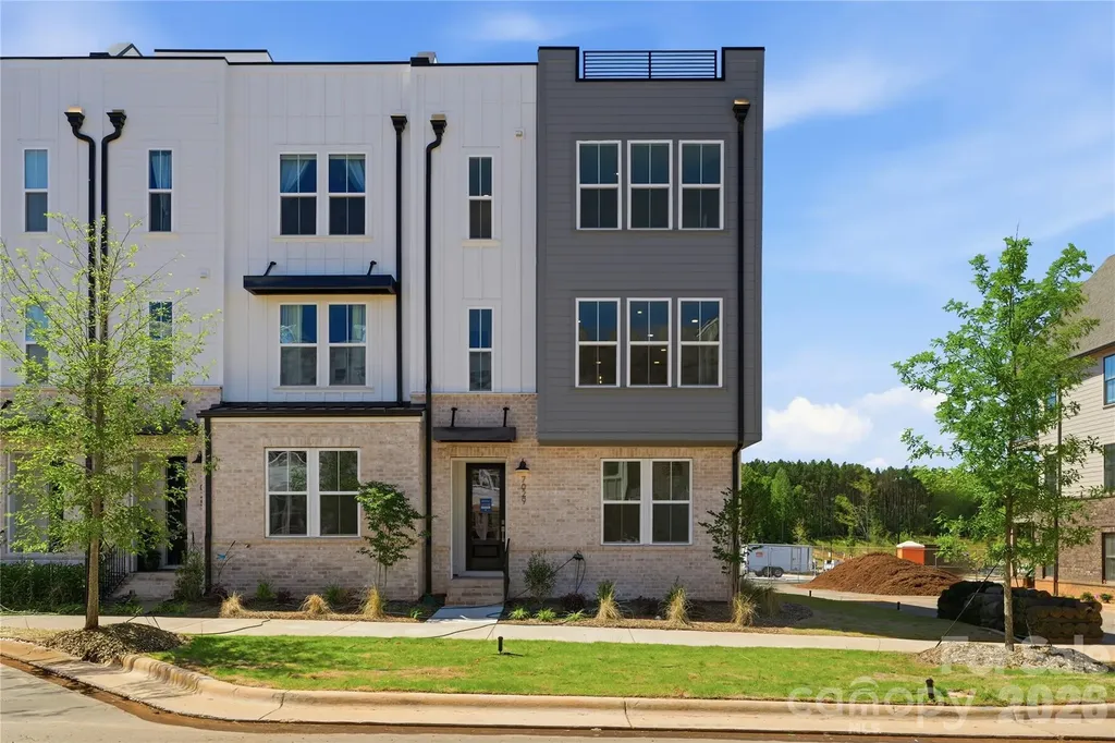 7029 Westrow Avenue Charlotte NC 28278