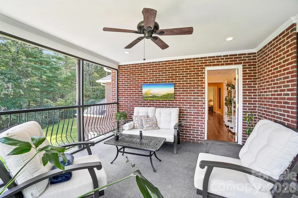 15 Madelyn Lane Fairview NC 28730