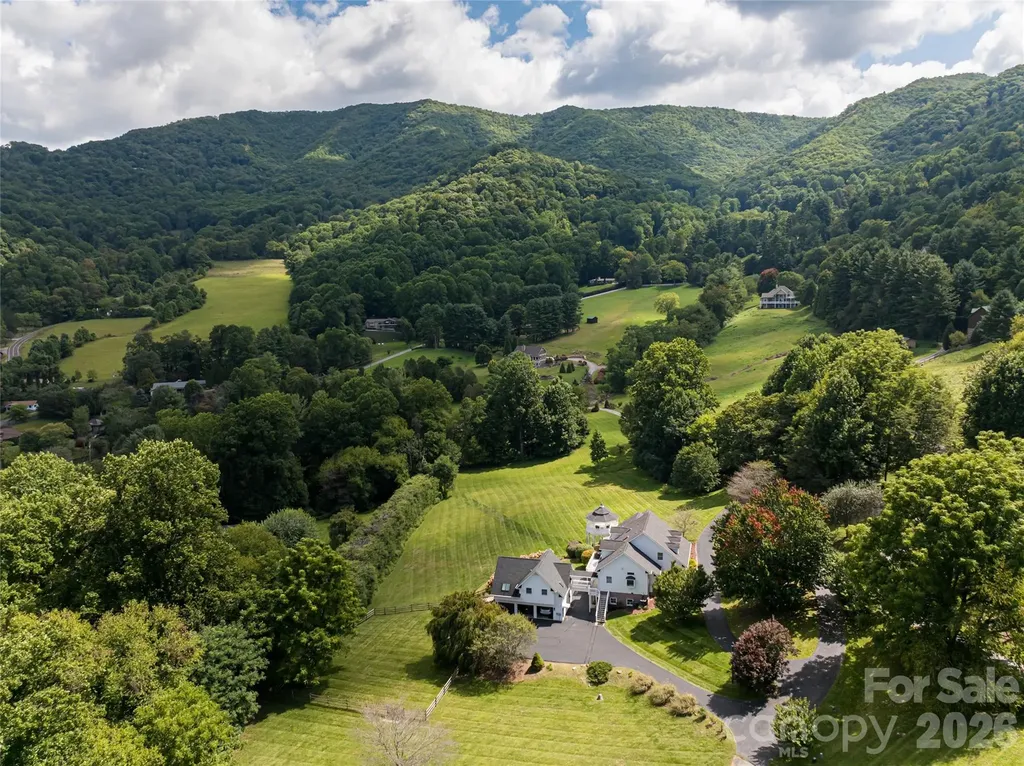 208 Parrish Farm Road Waynesville NC 28786