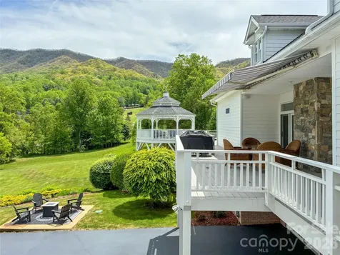 208 Parrish Farm Road Waynesville NC 28786