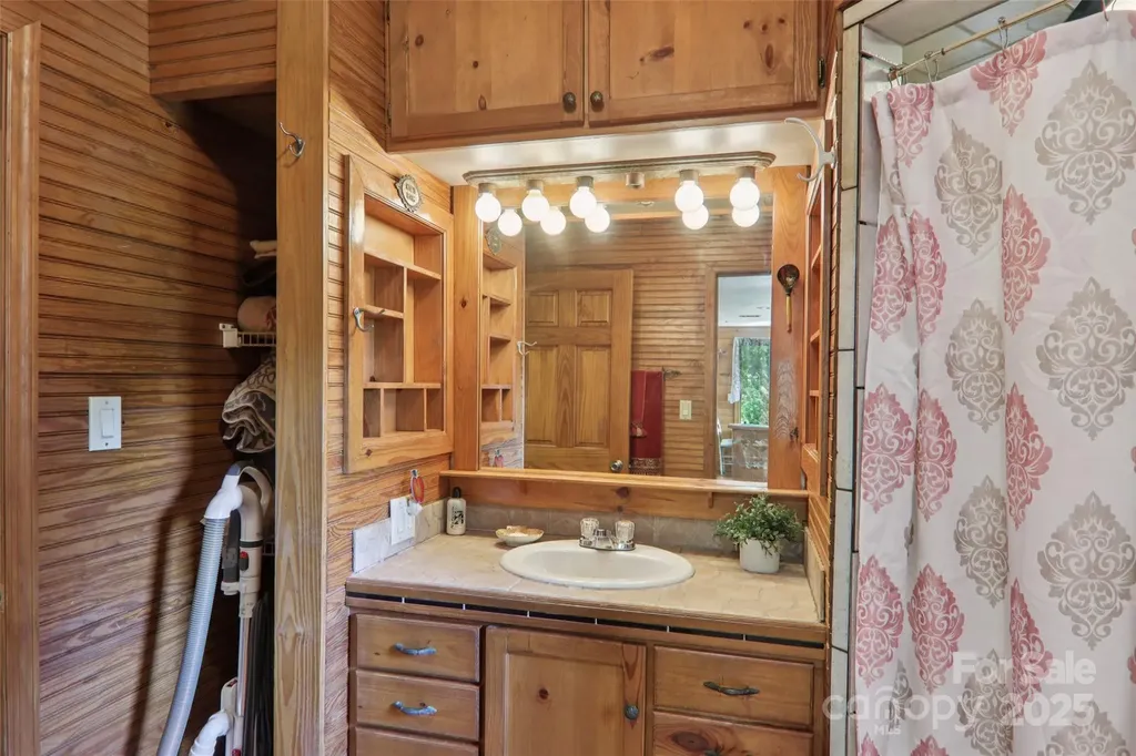 139 Forest Hills Road Bryson City NC 28713
