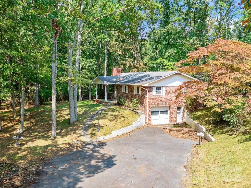 631 Macedonia Road Asheville NC 28804