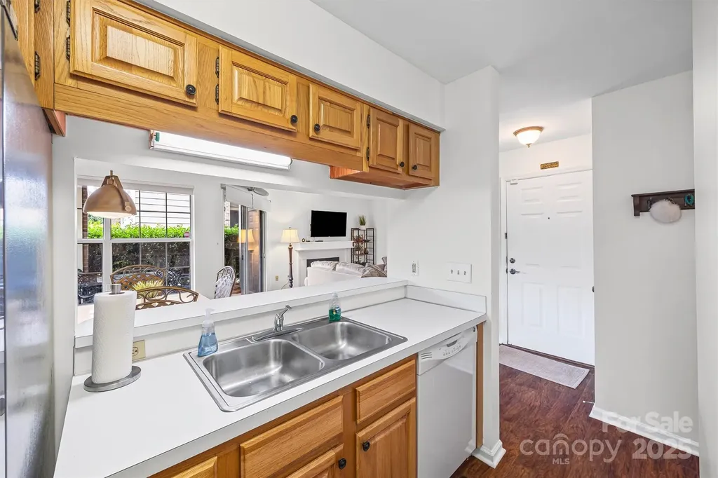 5003 Sharon Road Charlotte NC 28210