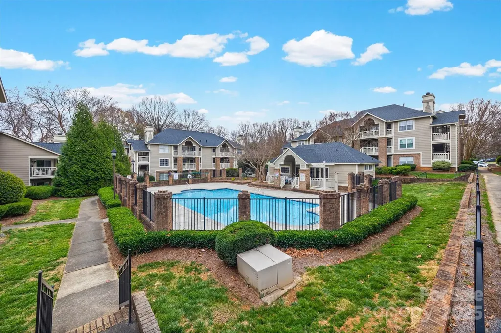 5003 Sharon Road Charlotte NC 28210