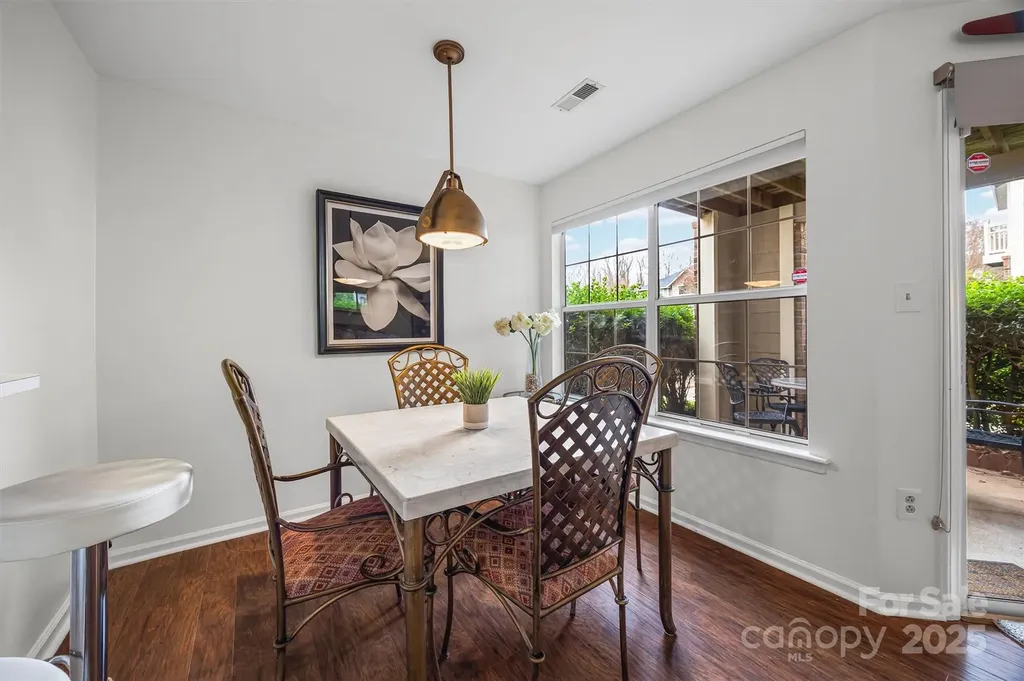 5003 Sharon Road Charlotte NC 28210