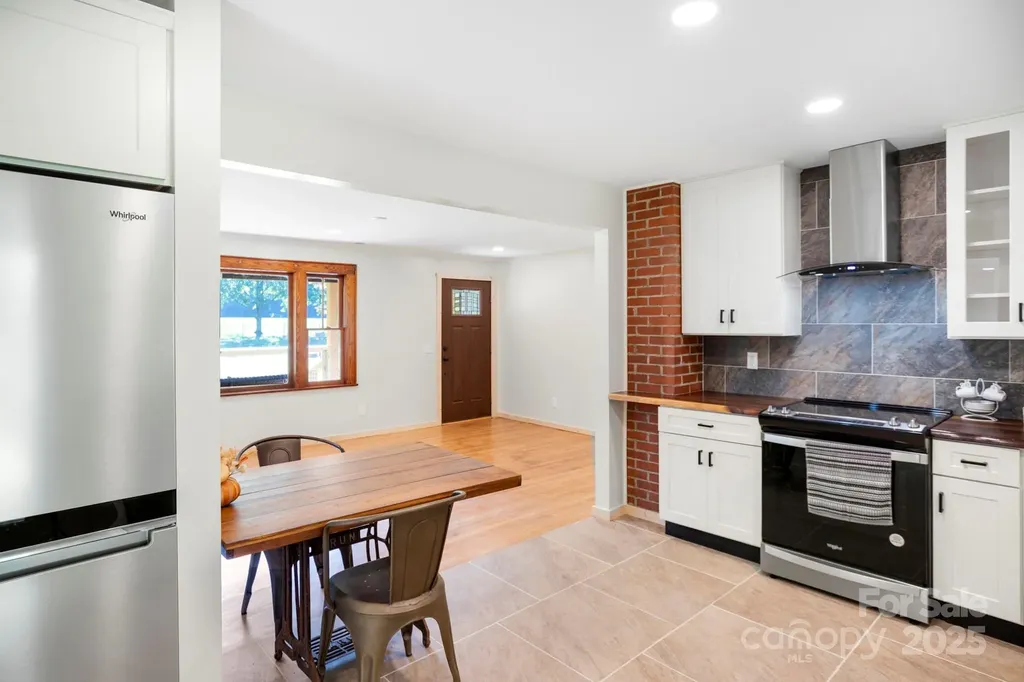 1808 Allens Creek Road Waynesville NC 28786