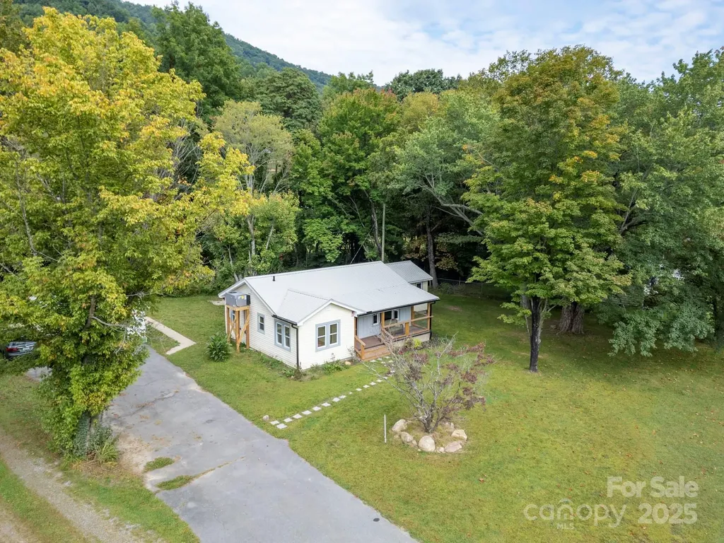 1808 Allens Creek Road Waynesville NC 28786