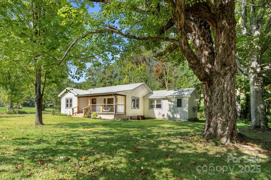 1808 Allens Creek Road Waynesville NC 28786