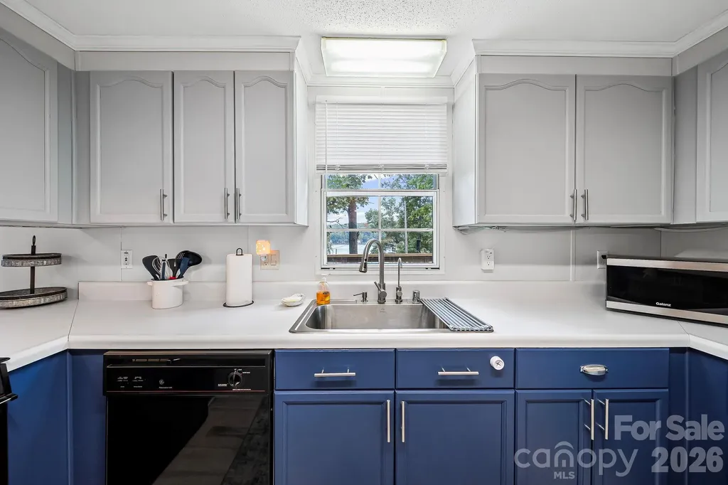 1135 Pinehaven Drive New London NC 28127