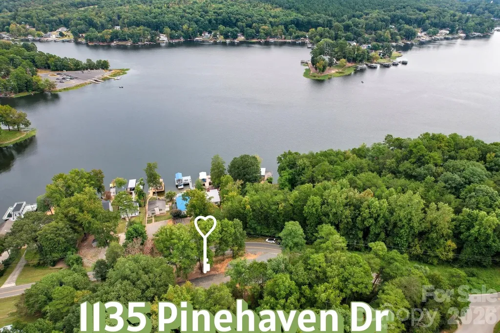 1135 Pinehaven Drive New London NC 28127