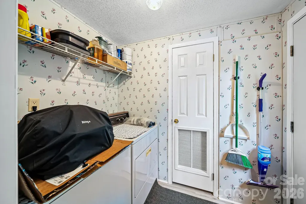 1135 Pinehaven Drive New London NC 28127
