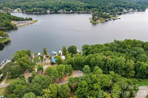 1135 Pinehaven Drive New London NC 28127
