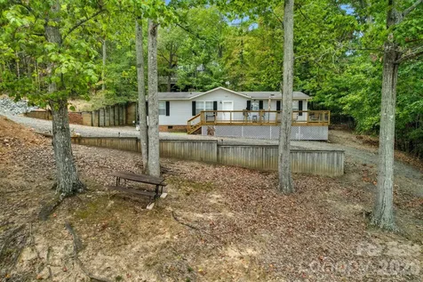 1135 Pinehaven Drive New London NC 28127
