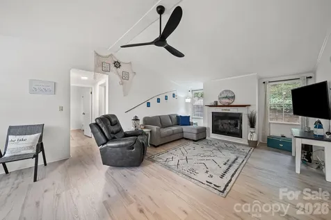 1135 Pinehaven Drive New London NC 28127