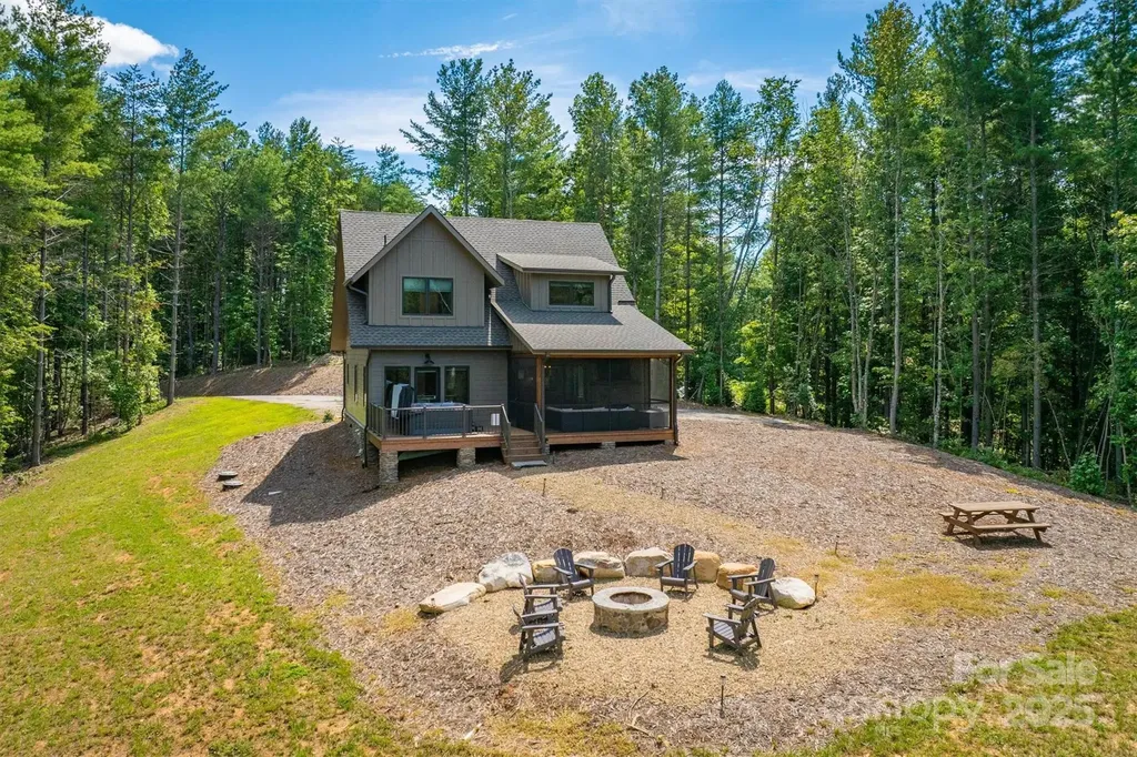 1370 Saylor Way Nebo NC 28761