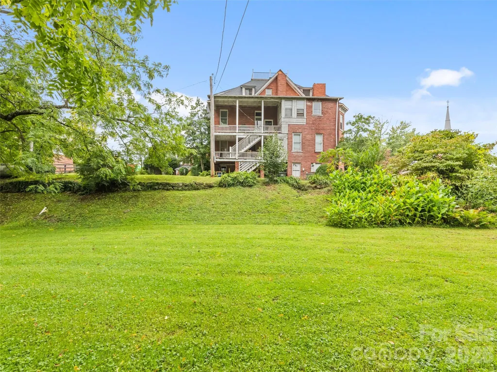 123 S Main Street Waynesville NC 28786